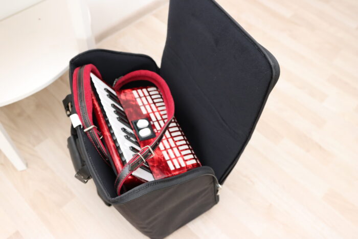 HOHNER Student 48 bassi (must ja punane)